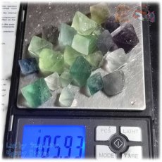 画像9: ◆ 業務用 フローライト八面体 結晶 原石 無選別 未洗浄 約100ｇ 量り売り 天然石 ♪3132 (9)