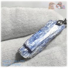画像5: ◆ 限定品 チベット産 藍晶石 カイヤナイト Kyanite 欠片 原石 ペンダント ネックレス No.5235 (5)