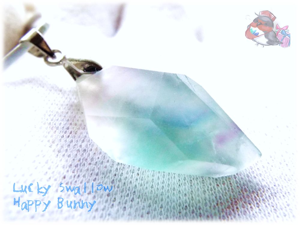 天然石 そよ風の結晶 特殊カラーフローライト 丸革紐ネックレス 革紐ペンダント 別名 Fluorite フルオライト No 3361 天然 小さなミネラルフェス そよ風の結晶 特殊カラーフローライト 丸革紐ネックレス 革紐ペンダント 別名 Fluorite フルオライト No 3361